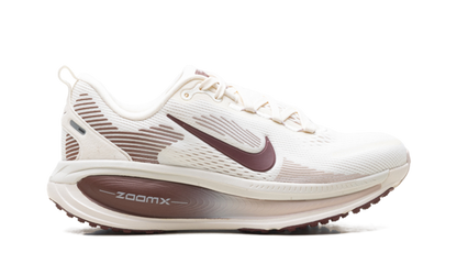 Vomero 18 WMNS"Pale Ivory Red Sepia Silt Red Dark Team Red" HM6804 108