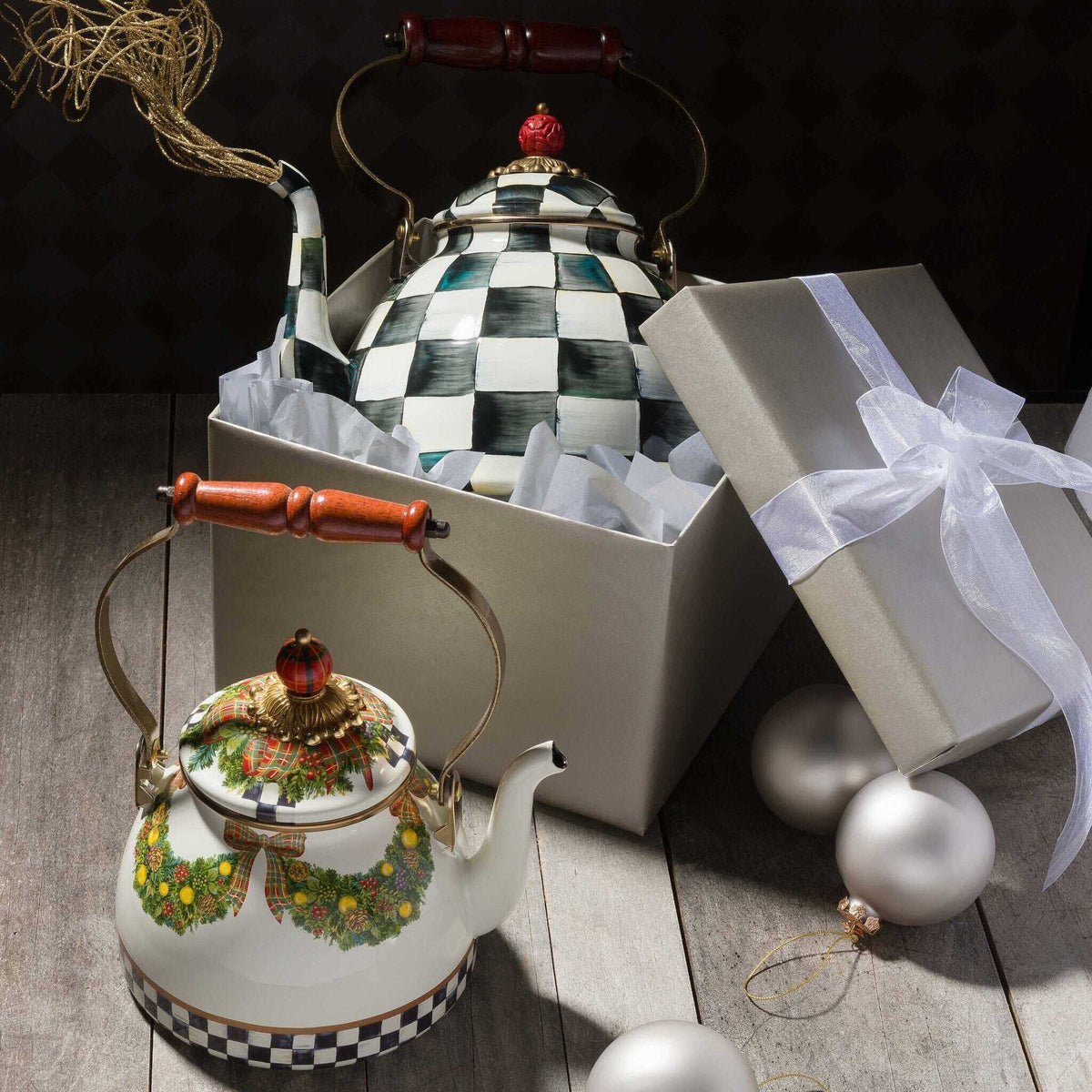 Iconic Black & White Courtly Check Enamel Tea Kettle by Mackenzie-Childs 2.84L